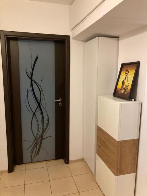 Apartament 3 Camere De Inchiriat Κραϊόβα Εξωτερικό φωτογραφία